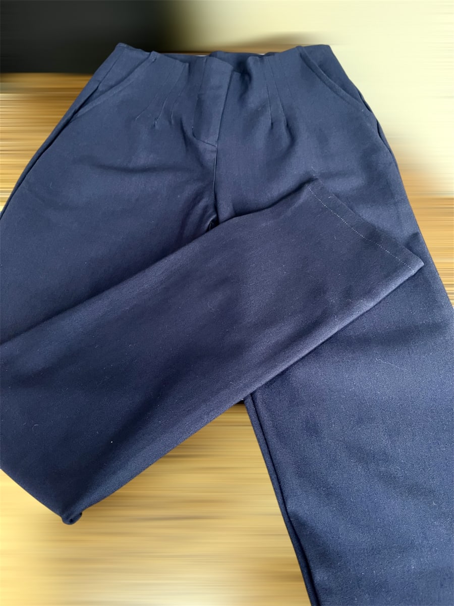 Pantalon con pinzas pitillo algodón azul marino1