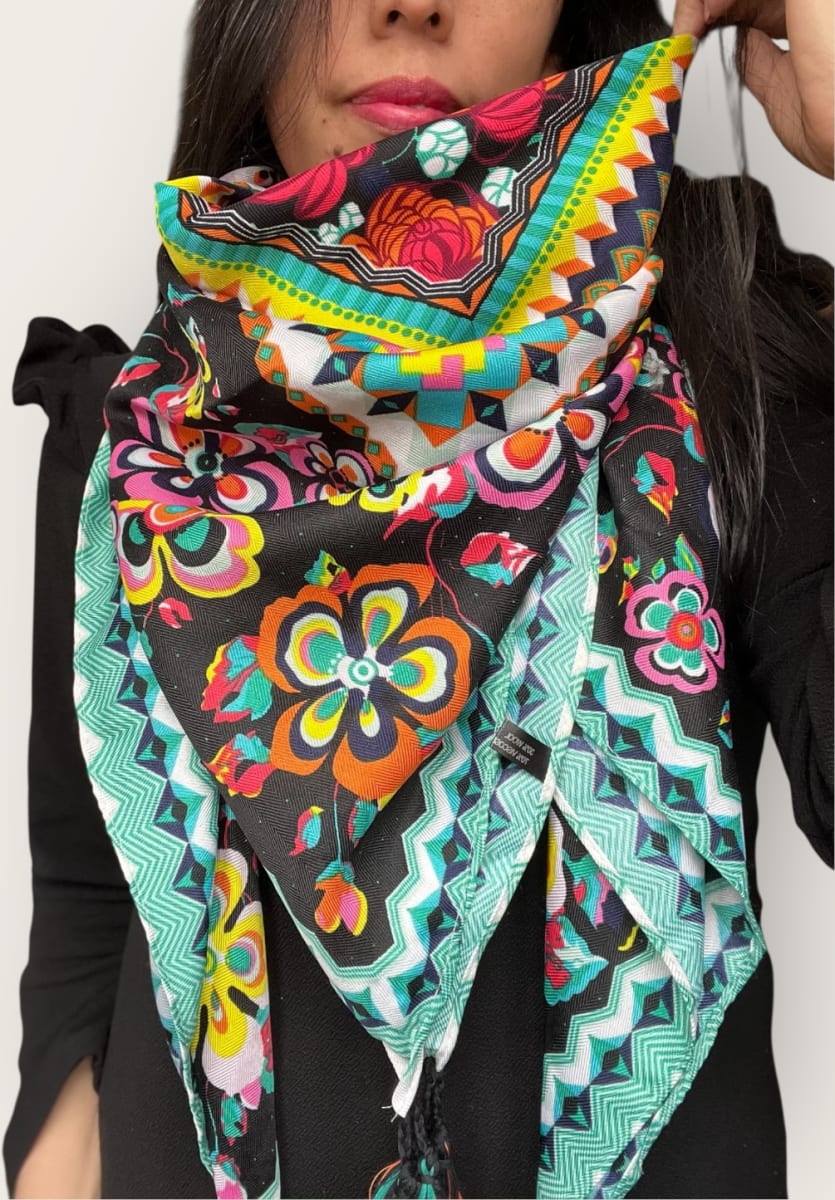 Pañuelo borlas 130*130 cms verde agua negro etnico multicolor2