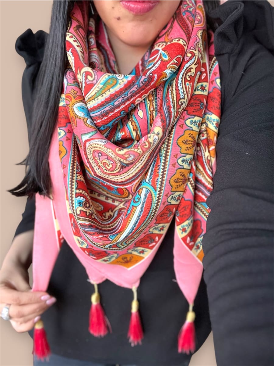 Pañuelo borlas 120*120 cms palo rosa fucsia mandalas1