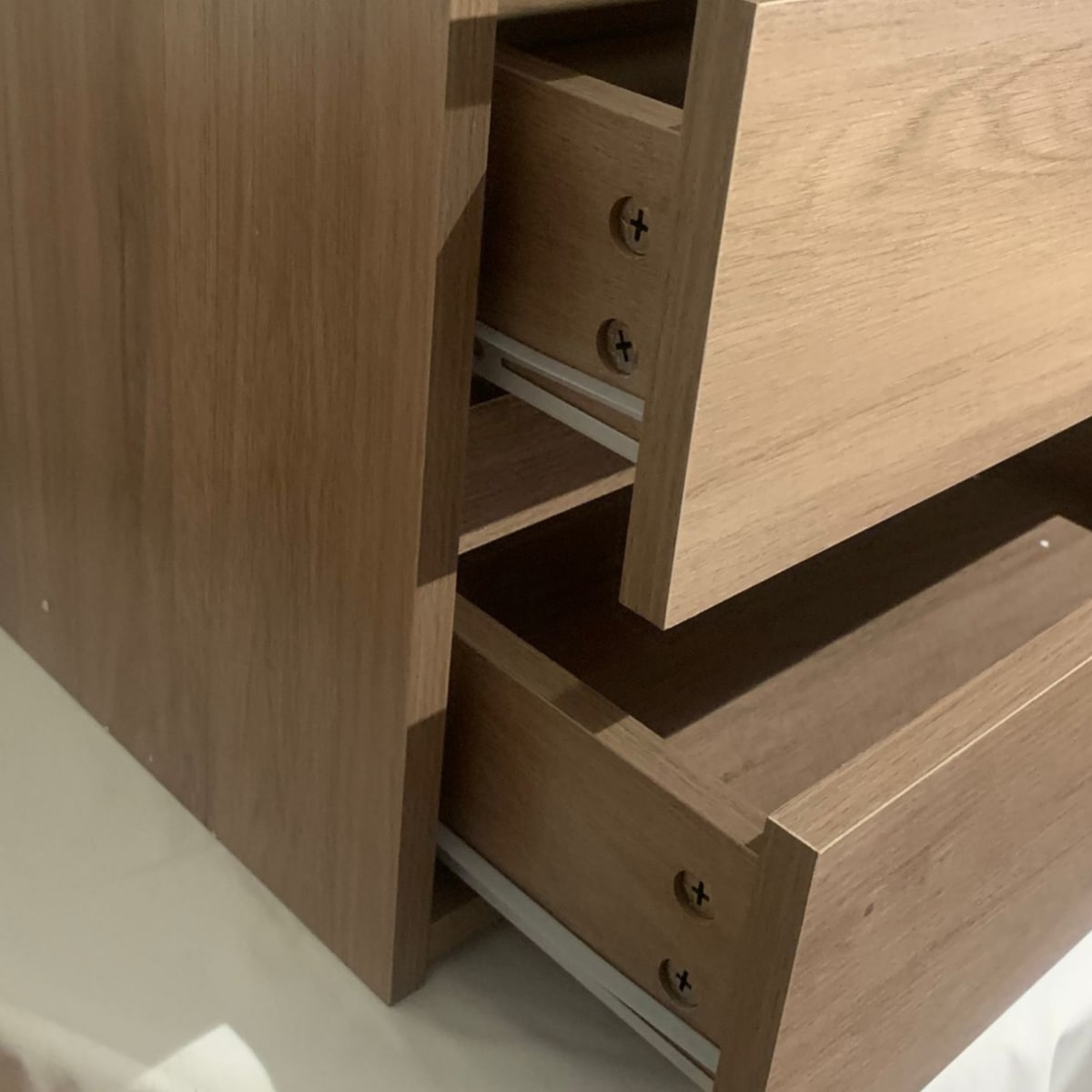 VELADOR DORMITORIO CALVARI 3 CAJONES MADERA4