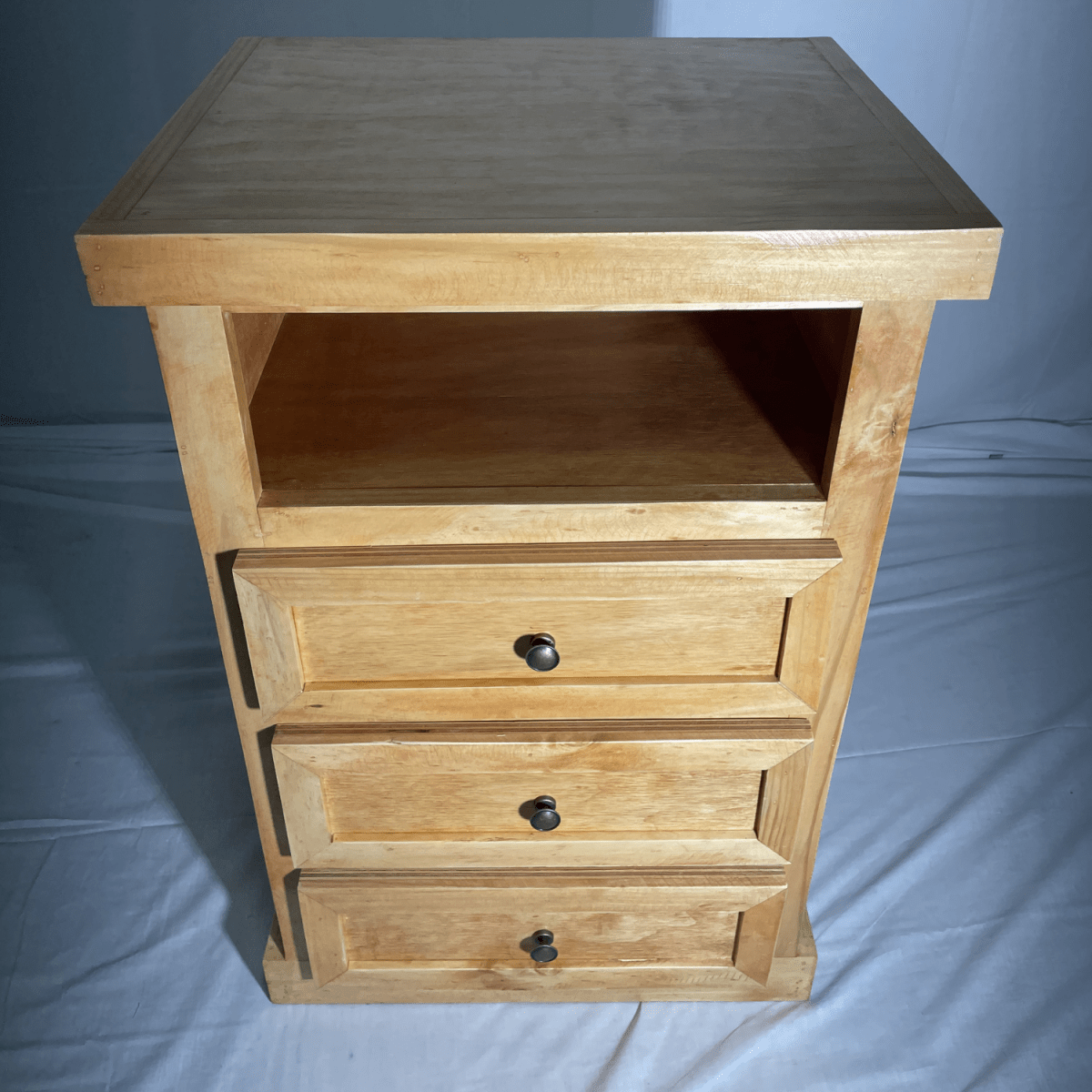 VELADOR DORMITORIO LIBRERO FERRARA 3 CAJONES MADERA BARNIZ5