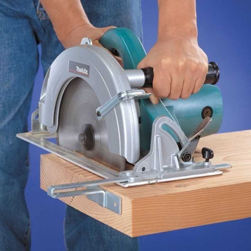 SIERRA CIRCULAR MAKITA 9 1/4'' (235MM) 2000W N5900B2