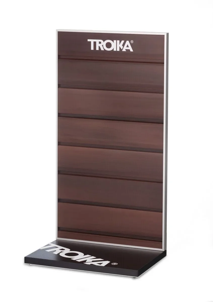 Display De Pared Para Autoservicio Con Ganchos Color Café (TRK)1