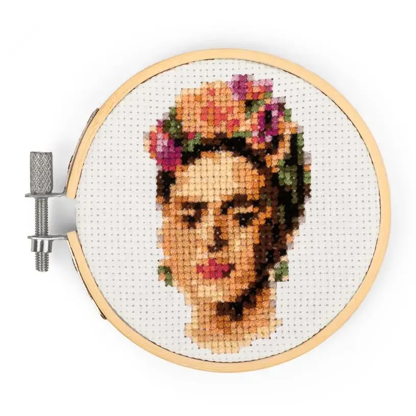 Kikkerland Kit De Bordado Mini Punto Cruz Frida1
