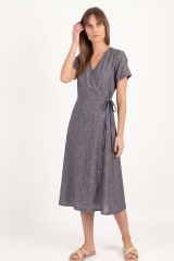 Vestido de lino envolvente negro