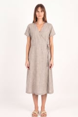 Vestido de lino envolvente beige