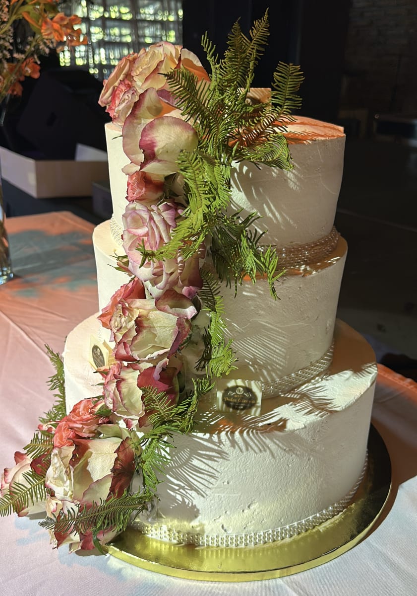 Torta Novios Temática Lisa & Rosas Rosadas con Crema3