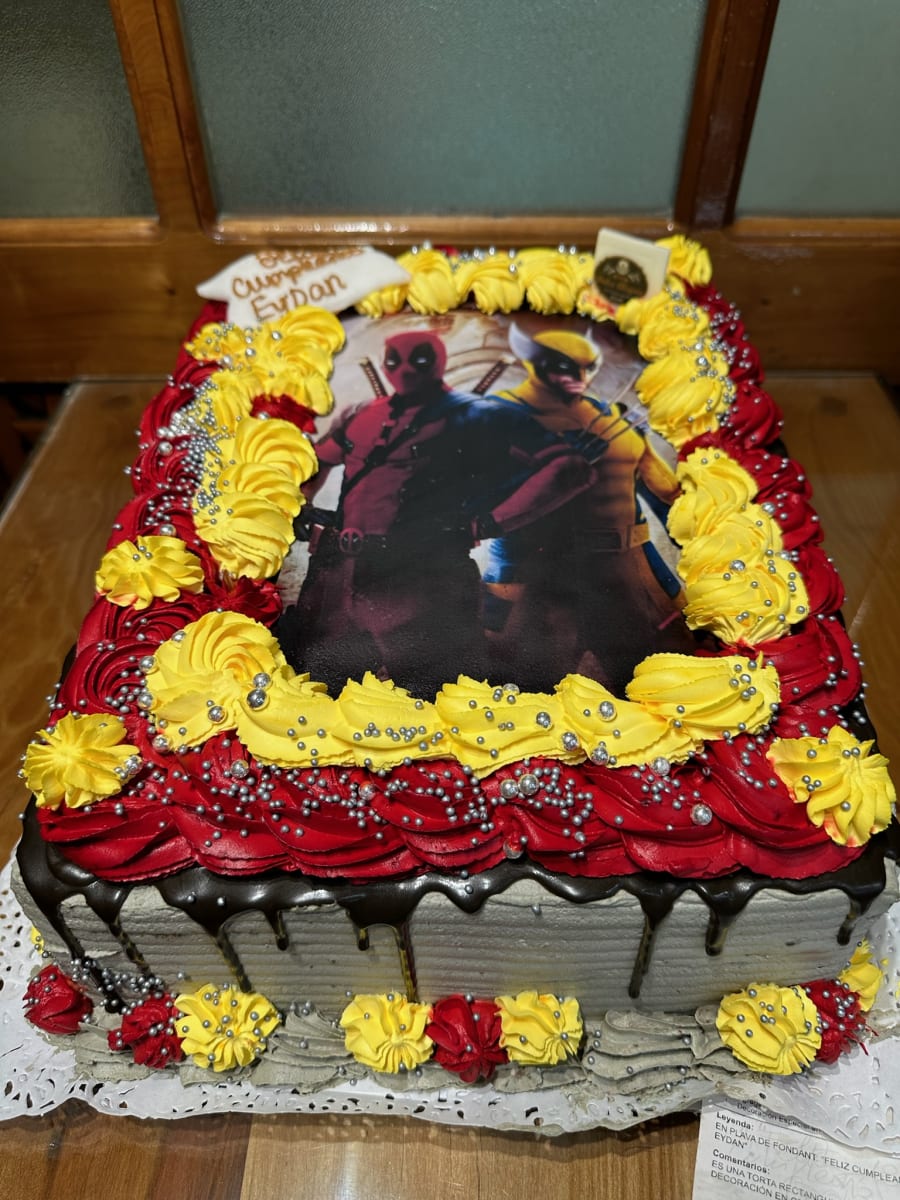 Torta Temática wolverine and deadpool1