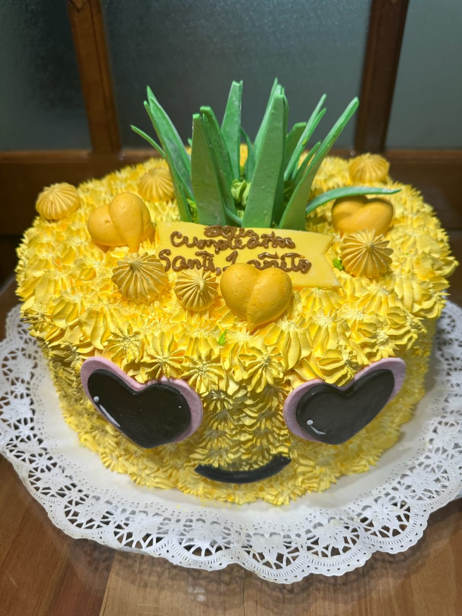 Tortas temática Emoji Piña1