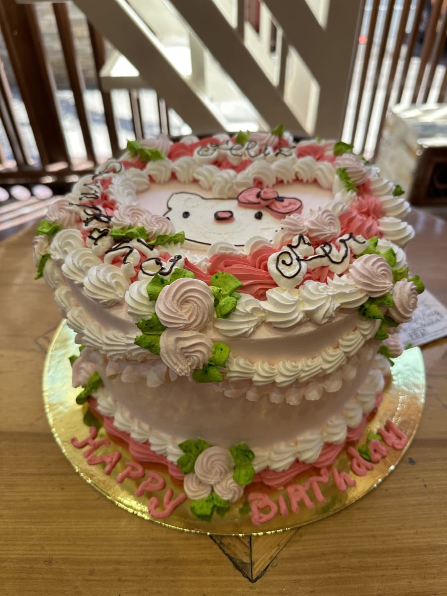 Torta Temática Hello Kitty2