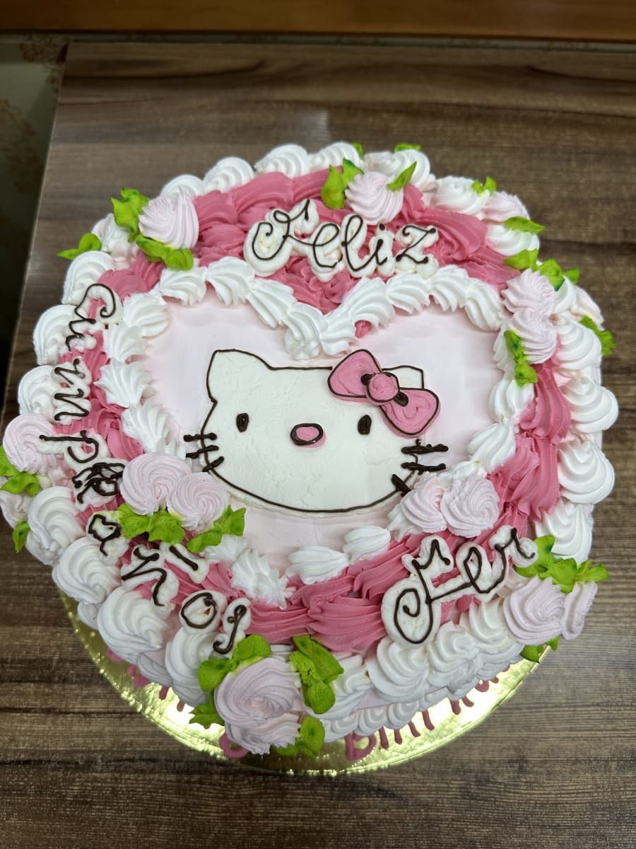 Torta Temática Hello Kitty1
