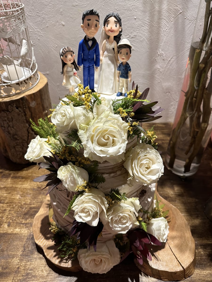 Torta Novios Temática Desnuda & Rosas Crema3