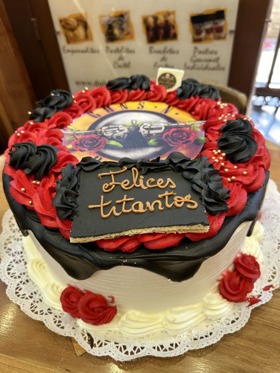 Torta Temática Guns N' Roses1