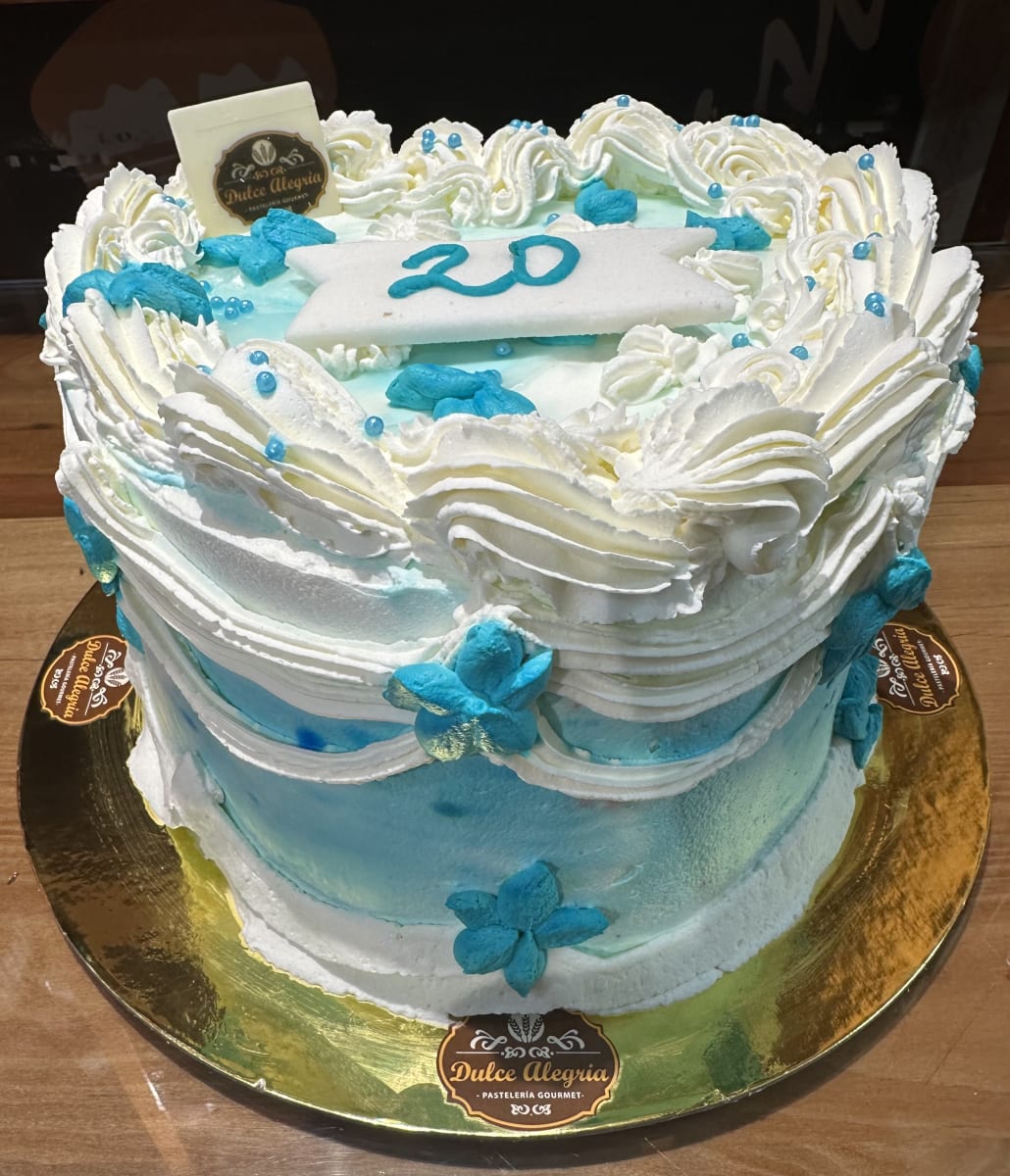 Torta Temática Corazón Celeste2