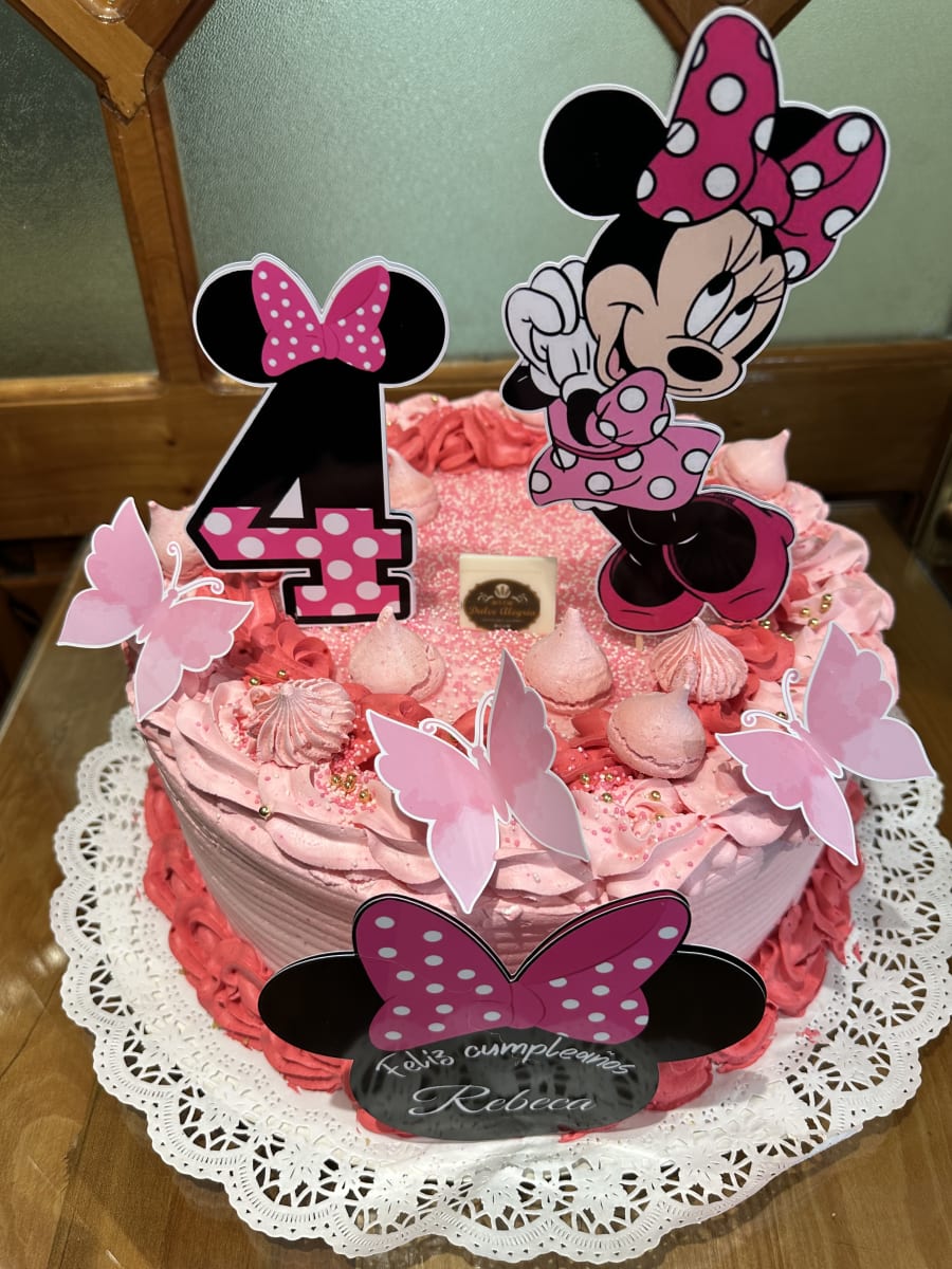 Torta Temática Minnie Mouse2