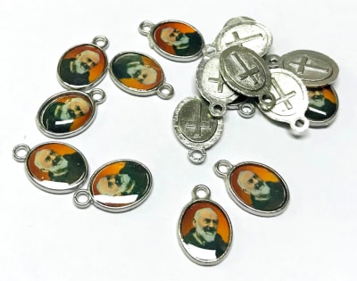 Colgante Plateado Ovalado Padre Pío 15x10mm (10 Unidades)
