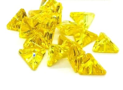 5x5mm Circón Topacio Gold Triángulo (Un)