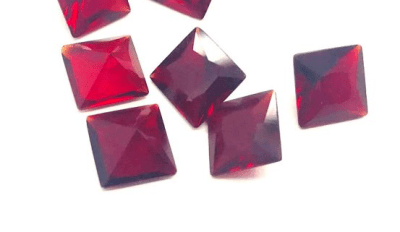 7x7mm Granate Oscuro Glass Cuadrado (Un)