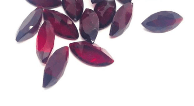 12x6mm Granate Oscuro Glass Marquis-Nave (Un)