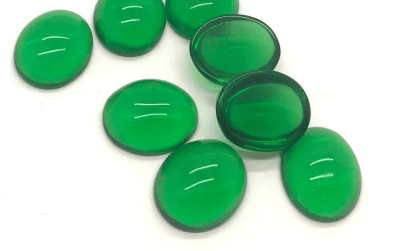 9x7mm Turmalina Verde Glass Coubuchón Oval (Un)
