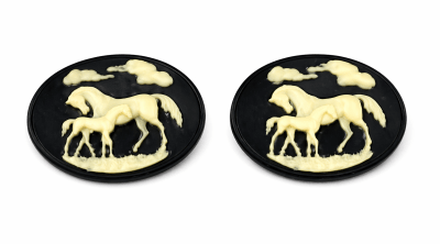 Camafeo Acrílico Caballos Blanco Negro 25x18mm (Un)