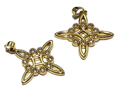 Colgante Nudo de Bruja y Circones Baño Oro 18k (Unidad)1