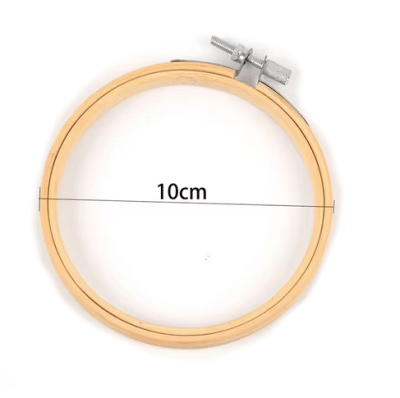 Marco Bordado Madera Broche Metal 10 cms (Unidad)1