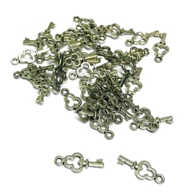 Colgante Plateado Corazón y Llave 15mm (10 Unidades)1