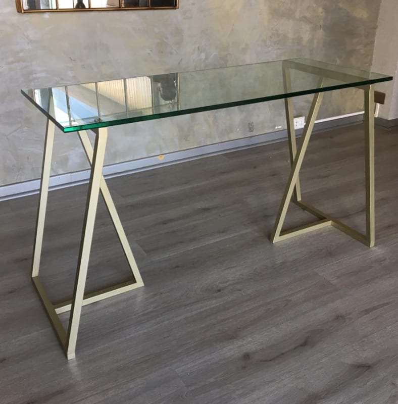 Caballete triángulo metal | Filippa design