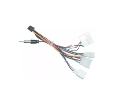 ARNES DE TOYOTA PARA RADIO ANDROID 4 CONECTORES( ANTENA)