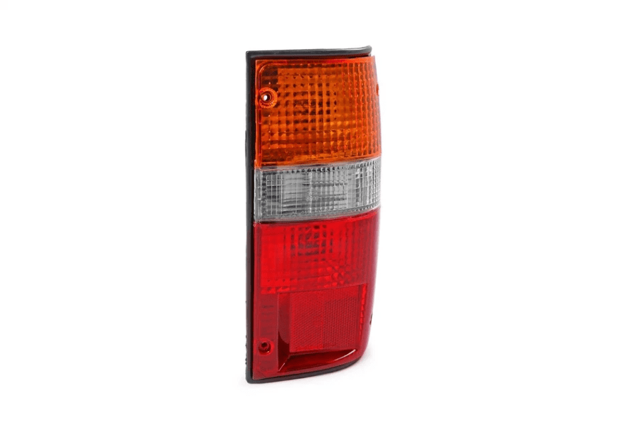 FAROL TRASERO DERECHO HILUX YN85 1989 A 19972