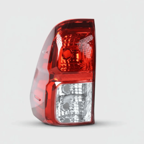 FAROL FOCO TRASERO IZQUIERDO HILUX 2016 A 20252