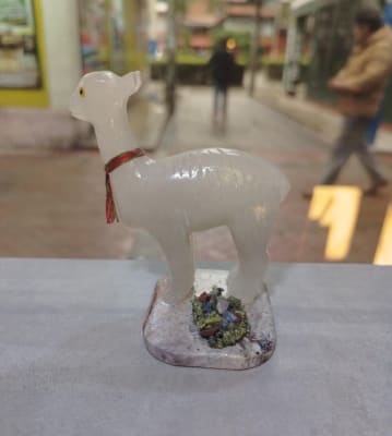 ADORNOS VICUÑA ANDINA – TALLADAS EN PIEDRA NATURAL - CONECTANDO CON LAS RAÍCES DE LOS ANDES - 8.9CM1