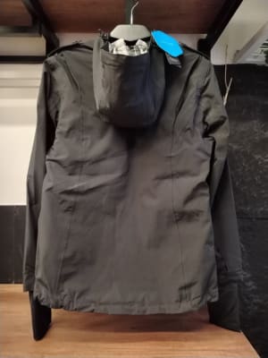 CASACA TÉRMICA PARA VARÓN COLOR NEGRO – HUMBGO1