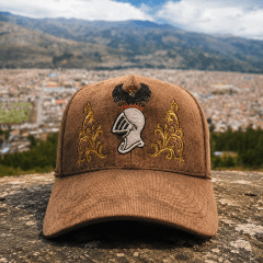 GORRO DUVAL BORDADO ESCUDO DE HUARAZ COLOR MARRON MADERA