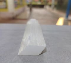 PIEDRAS SELENITA ADORNO CRYSTAL GLOW CON ACABADO PULIDO Y ENERGÍA PURIFICADORA