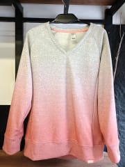 POLERA DEPORTIVA TÉCNICA PARA MUJER, TRANSPIRABLE Y CÓMODA PARA ACTIVIDADES AL AIRE LIBRE