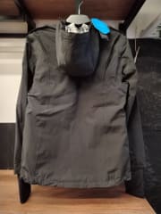 CASACA TÉRMICA PARA VARÓN COLOR NEGRO – HUMBGO