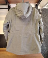 CASACA MUJER 100% POLIÉSTER – LIGERA Y RESISTENTE