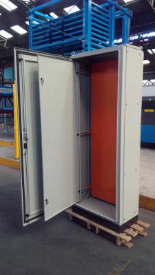 GABINETE AUTOSOPORTADO 2000X600X400MM ARMADO COMPLETO C/PUERTA INTERIOR