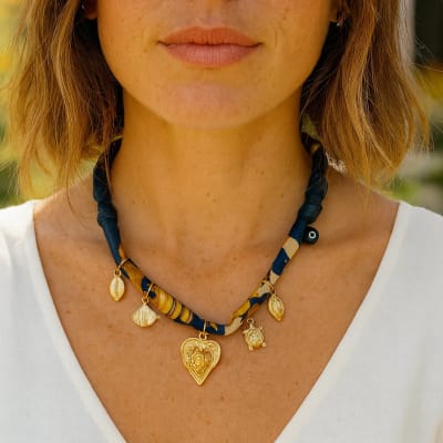 Collar Silk Navy Charms1