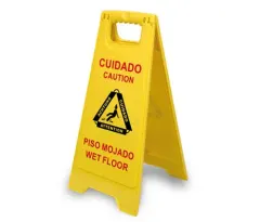 - Señal piso mojado altura 62 cm. app.