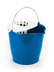 BALDE ESTRUJADOR PLASTICO 13 LTS
