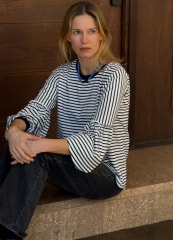 Polera Calú rayada blanca cuello negro