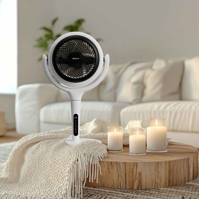 Ventilador 3D Bestherm de sobremesa en un living con velas