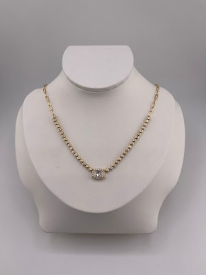 HILLA CHOCKER1