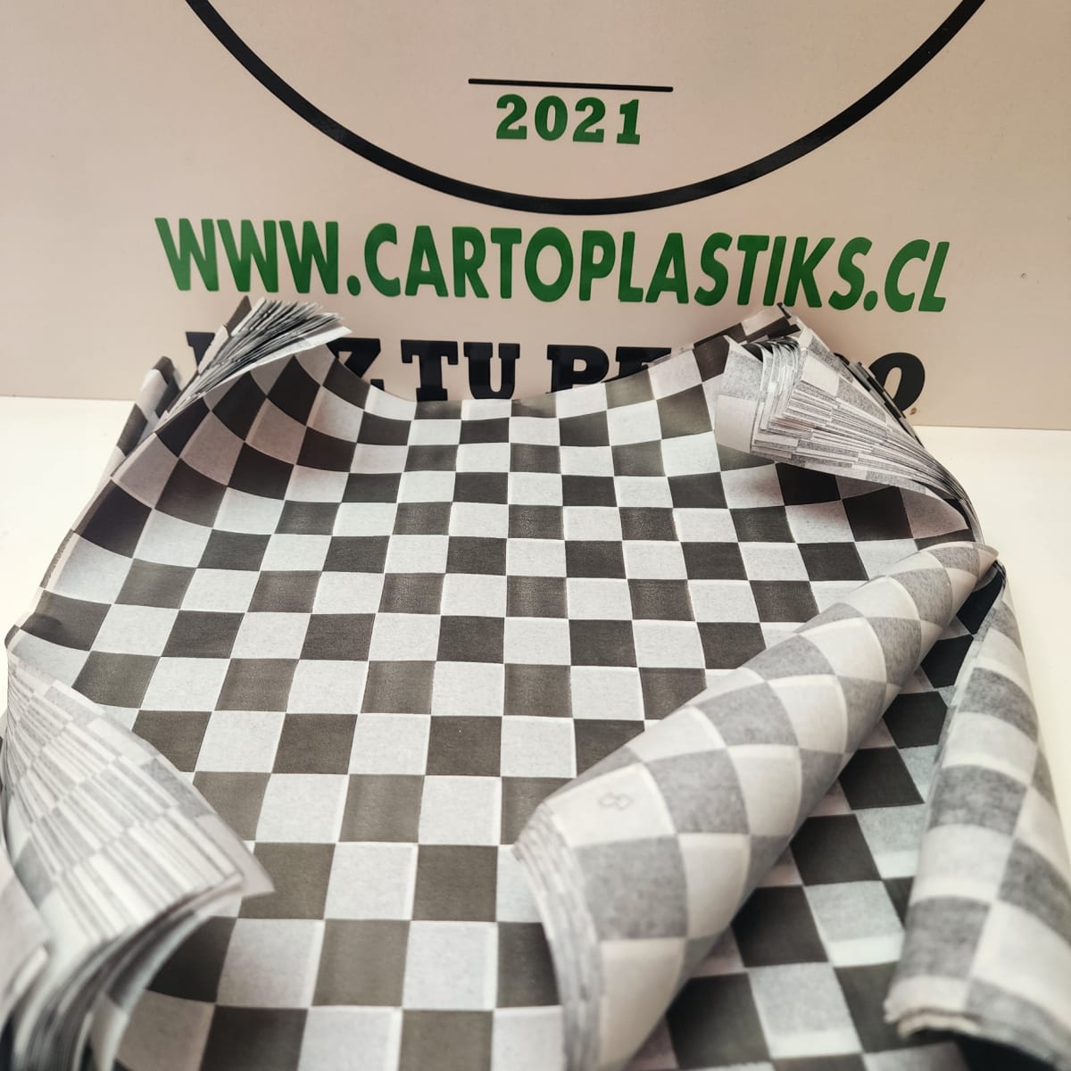 PAPEL ANTIGRASA CUADRILLE NEGRO 30X301