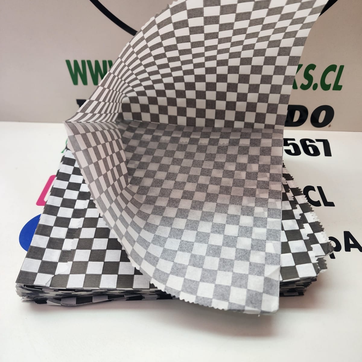 PAPEL ANTIGRASA SOBRE CHURRASCO2