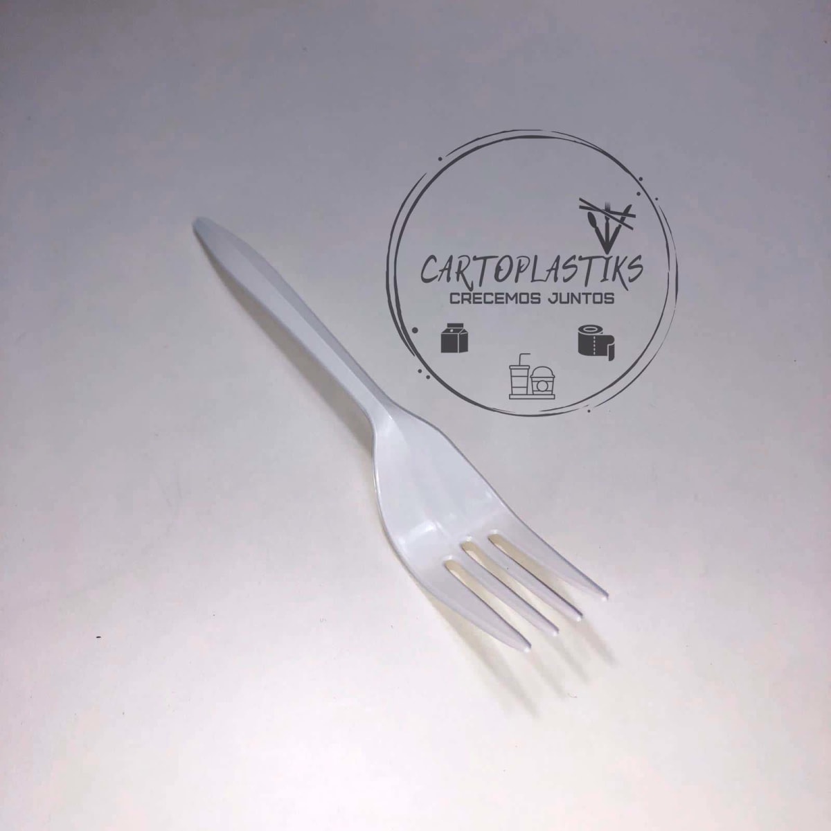 TENEDOR PLASTICO 100UN1