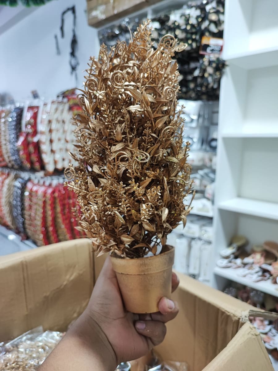 PLANTA DECORATIVA DORADA1